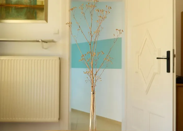 Painter's By Zoo And Congress Center *